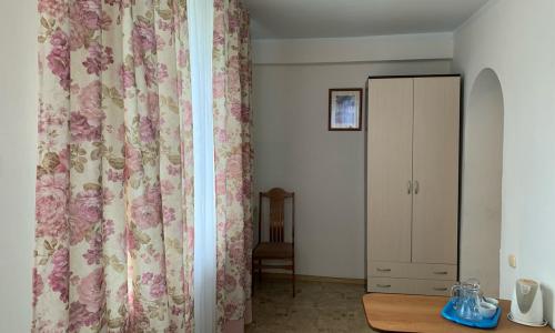 Пансионат Солнечный берег Анапа - Фото 40. Стандартный 4-местный 2-комнатный (1-2 этаж)