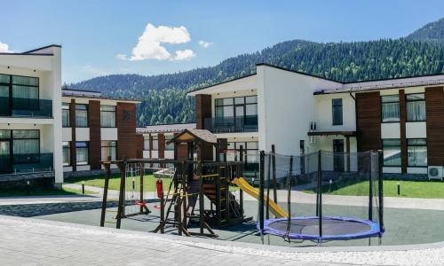 Premium Village Arkhyz﻿ / Премиум Виладж Архыз апарт-отель Архыз - Фото 7. Территория