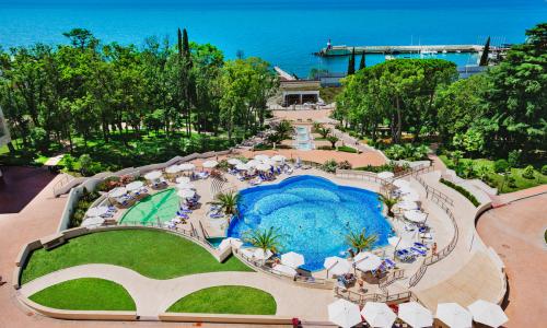 Свисс отель Резорт Сочи Камелия / «Swissotel Resort Sochi Kamelia» Сочи - Фото 35. Бассейн открытый