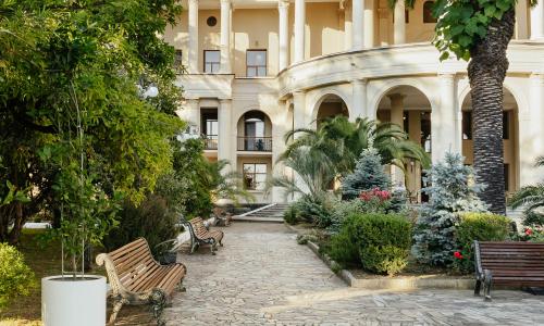 Amra Park-hotel SPA Гагра - Фото 12. Территория