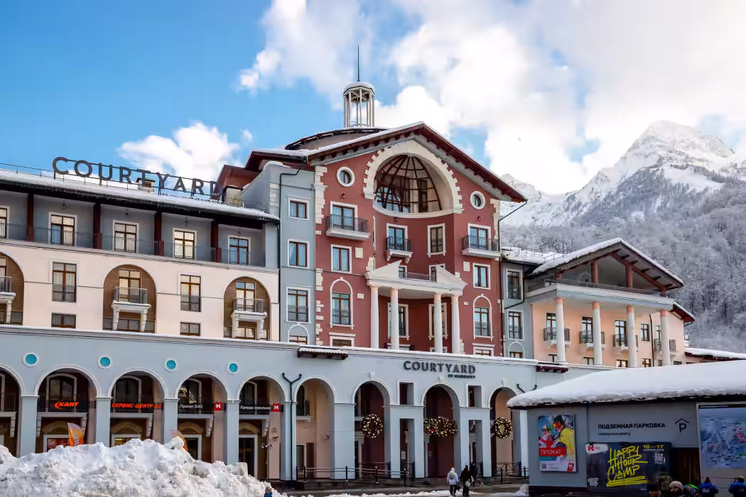 Courtyard by Marriott Sochi Krasnaya Polyana Hotel Эсто-Садок, Сочи - Фото 1. Внешний вид