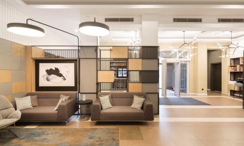 Courtyard by Marriott Sochi Krasnaya Polyana Hotel Эсто-Садок, Сочи - Фото 12. Ресепшен