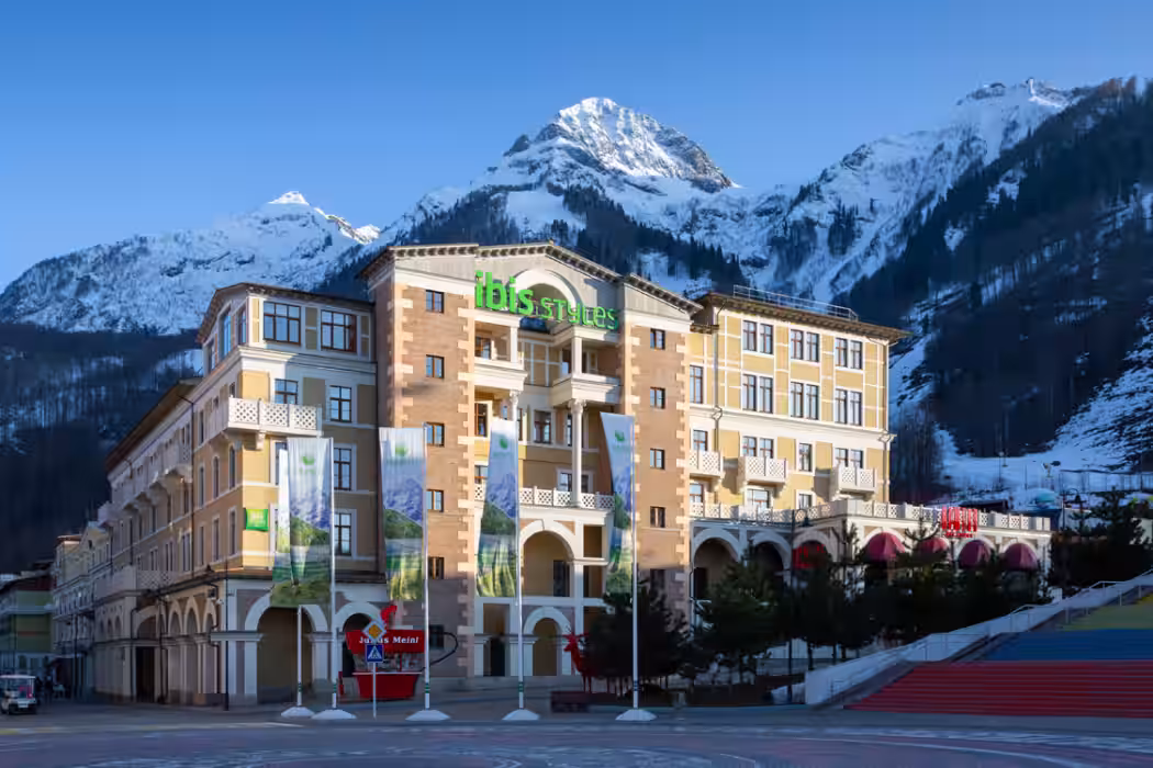 Отель Ibis Styles / Ибис Стайлс Красная Поляна Эсто-Садок, Сочи - Фото 1. Внешний вид