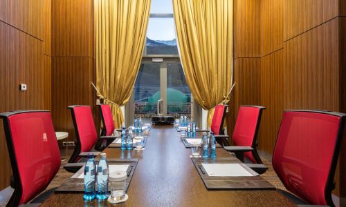 Sochi Marriott Krasnaya Polyana Красная Поляна, Сочи - Фото 84. Переговорная комната Executive meeting room
