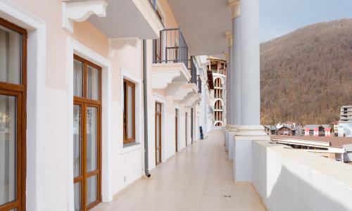 Courtyard by Marriott Sochi Krasnaya Polyana Hotel Эсто-Садок, Сочи - Фото 59. Люкс Джуниор 4-местный 3-комнатный