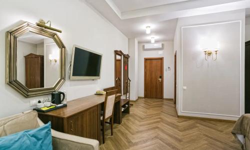 Отель PALMIRA PALACE Ялта - Фото 70. Стандартный Комфорт 2-местный 1-комнтаный
