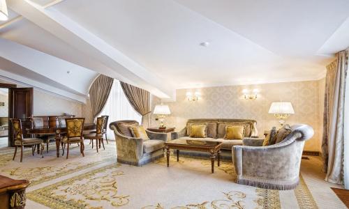 Отель PALMIRA PALACE Ялта - Фото 83. Апартаменты 4-местный 4-комнтаный (Милан)
