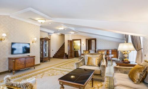 Отель PALMIRA PALACE Ялта - Фото 84. Апартаменты 4-местный 4-комнтаный (Милан)