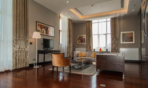 Отель Novotel Resort and spa Krasnaya Polyana Эсто-Садок, Сочи - Фото 40. Люкс 6-местный 2-комнатный Президентский