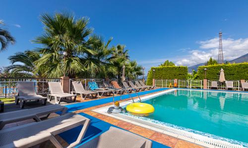 Alex Resort & Spa Hotel Гагра - Фото 3. Бассейн