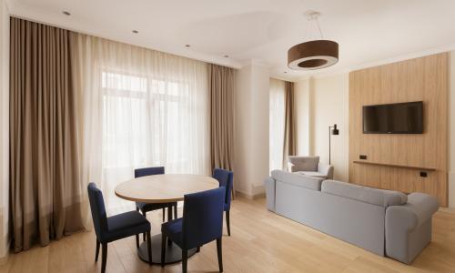 Courtyard by Marriott Sochi Krasnaya Polyana Hotel Эсто-Садок, Сочи - Фото 50. Люкс Гранд 2-местный 2-комнатный