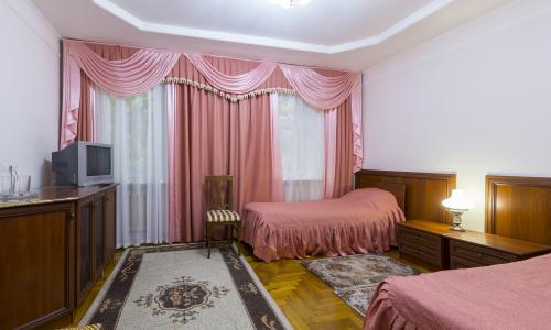 Санаторий им. С.М. Кирова Кисловодск - Фото 2. Стандартный 2-местный 1-комнатный (1 категории корпус 3)