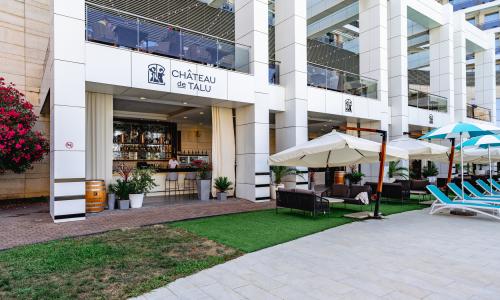 «Mantera Resort Congress 5*» / «Мантера Резорт и Конгресс» отель Сочи - Фото 12. Бар у бассейна