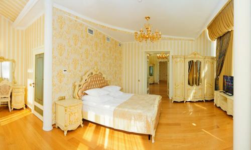 Санаторий Целебный Нарзан Кисловодск - Фото 50. Люкс Золотой 3-комнатный 4-местный с кухней, 118 м2