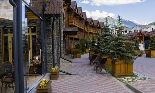 «Arkhyz Royal Resort & Spa» / «Архыз Роял Резорт и СПА» отель Архыз - Фото 11. Территория