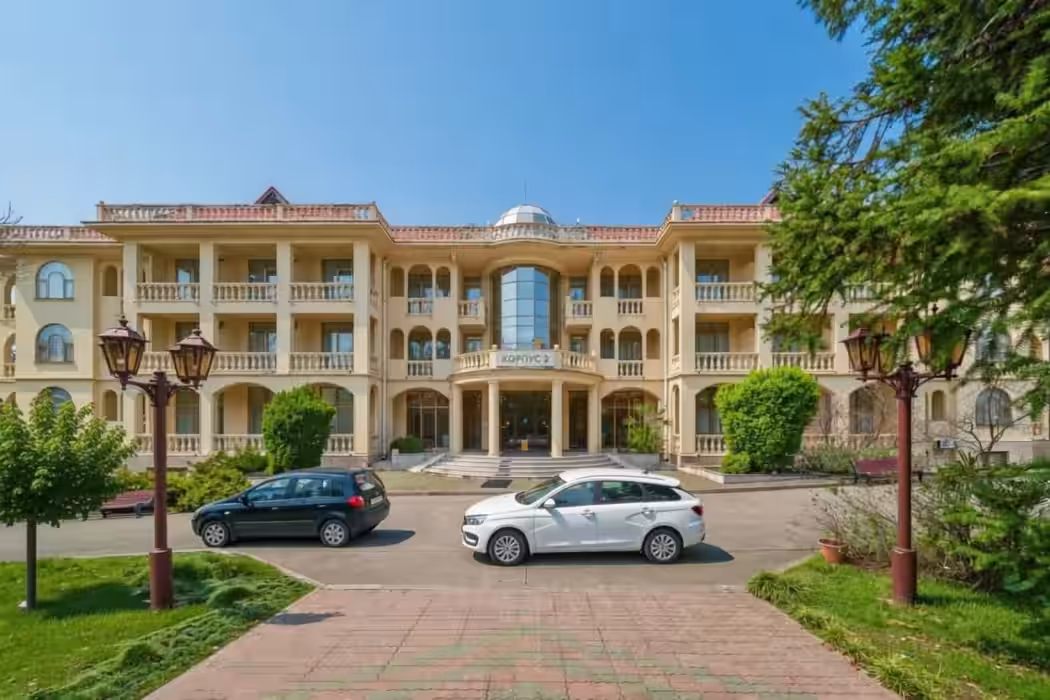 Санаторий ЮГ Лазаревское, Сочи - Фото 1. Внешний вид