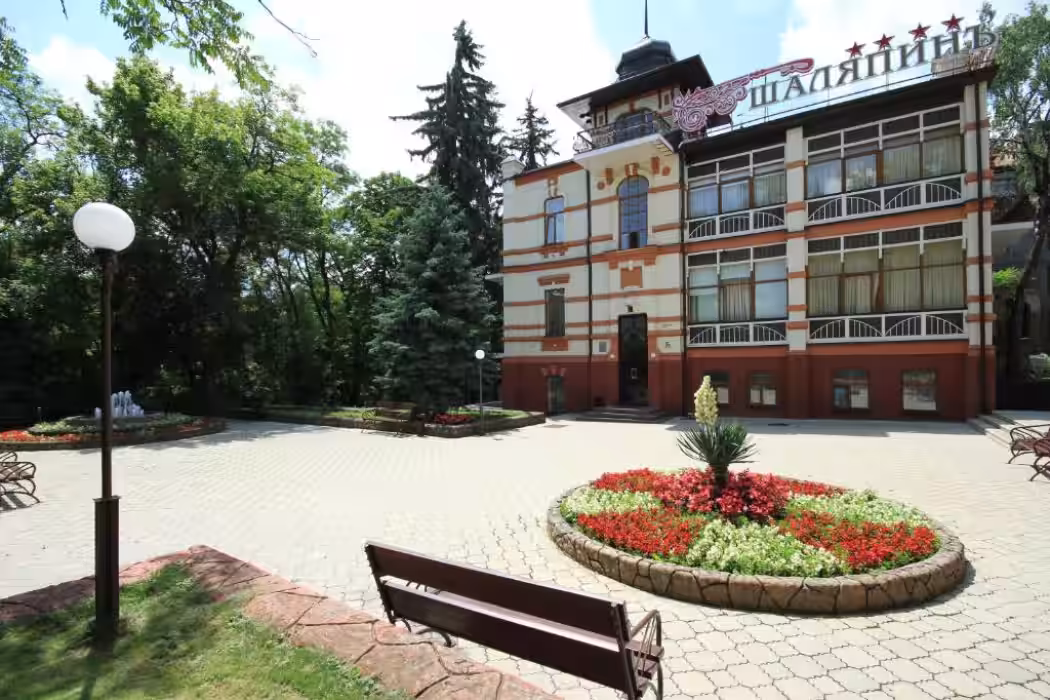 Пансионат Шаляпин Кисловодск - Фото 1. Территория