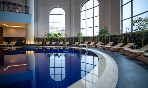 Отель RIXOS Krasnaya Polyana Sochi Эсто-Садок, Красная Поляна, Сочи - Фото 2. Бассейн