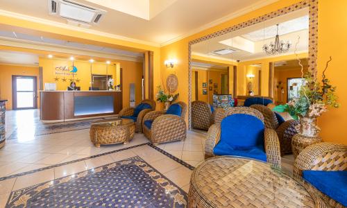 Alex Resort & Spa Hotel Гагра - Фото 18. Ресепшн