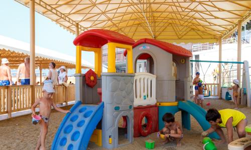 Санаторий Красная Талка Геленджик - Фото 31. Пляж. Детская игровая площадка.