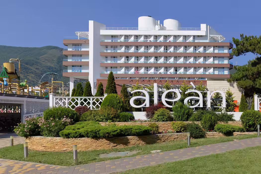 «ALEAN FAMILY BIARRITZ» / «Алеан Фэмили Биарриц» отель Геленджик - Фото 1