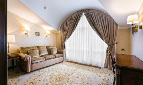 Отель PALMIRA PALACE Ялта - Фото 86. Апартаменты 4-местный 4-комнтаный (Милан)