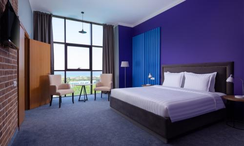 Отель Beton Brut Ultra All Inclusive SPA Витязево, Анапа - Фото 55. Люкс 3-местный 2-комнатный (с панорамными окнами и вид на море)