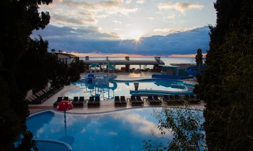 Отель PALMIRA PALACE Ялта - Фото 39. Бассейн