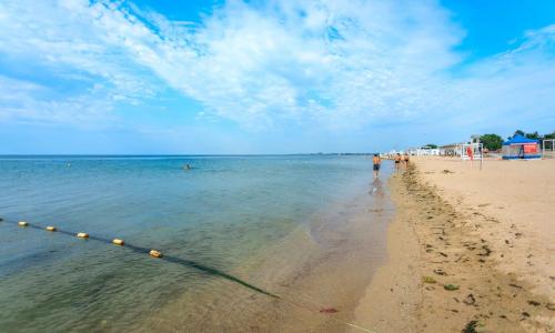 Отель Семейный курорт Евпатория - Фото 15. Пляж