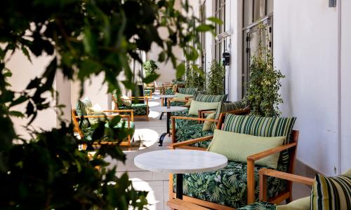 Sochi Marriott Krasnaya Polyana Красная Поляна, Сочи - Фото 15. Летняя терраса лобби-бар