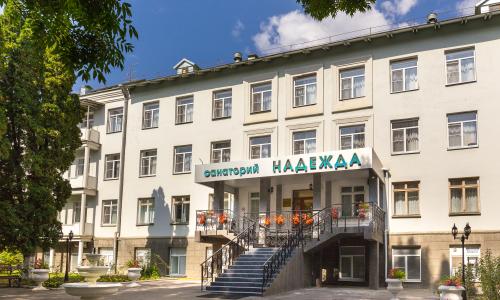 Санаторий Надежда Ессентуки - Фото 1. Санаторий_Надежда_территория  (3)