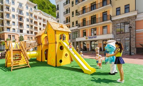 Отель «Tulip Inn» / Тюлип Инн Роза Хутор, Сочи - Фото 15. Детская площадка