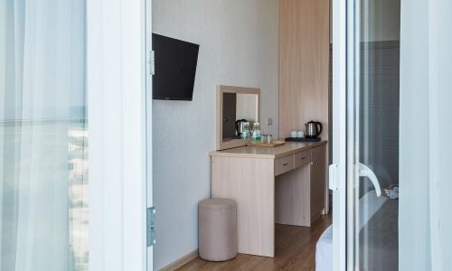 Отель Дель Мар Инн / Del Mar Inn Витязево, Анапа - Фото 69. Стандартный 2-местный (вид на поселок)