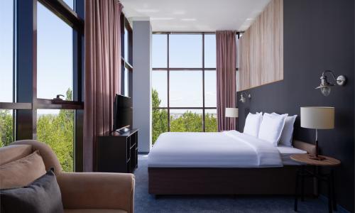 Отель Beton Brut Ultra All Inclusive SPA Витязево, Анапа - Фото 58. Люкс 3-местный (с панорамными окнами)