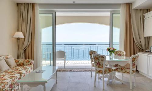 Отель PALMIRA PALACE Ялта - Фото 73. Люкс Премиум 2-местный 2-комнатный
