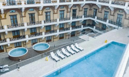 Отель Novotel Resort and spa Krasnaya Polyana Эсто-Садок, Сочи - Фото 3. Бассейн