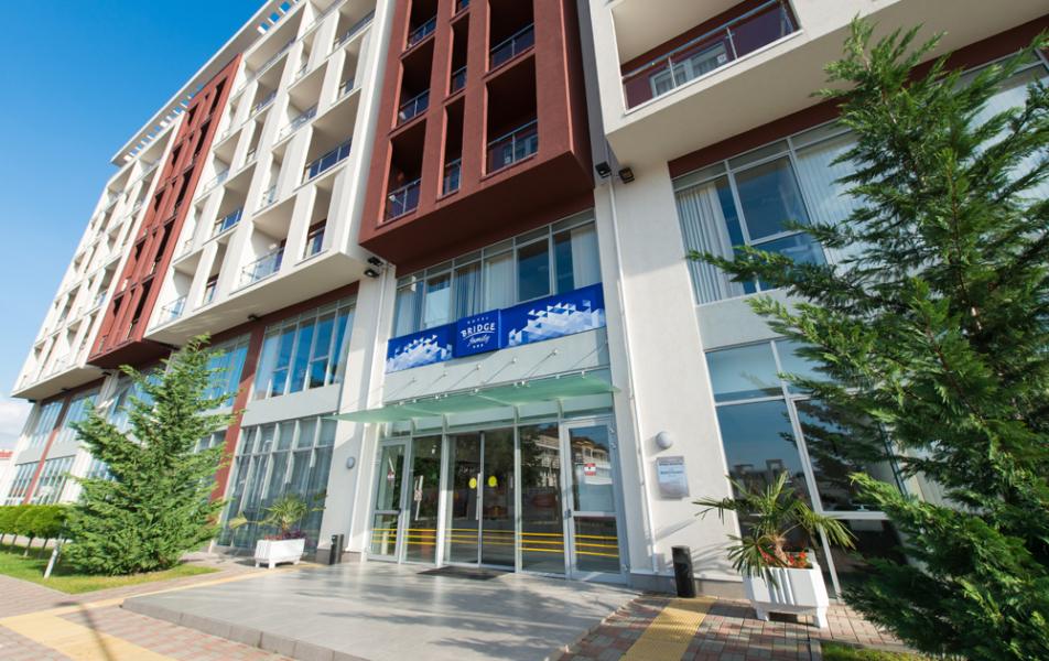 Отель Бридж Фэмили (Bridge Family)