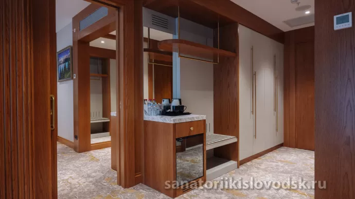 Санаторий Источник Кисловодск. 2 местный 2 комнатный Люкс (84 м²)